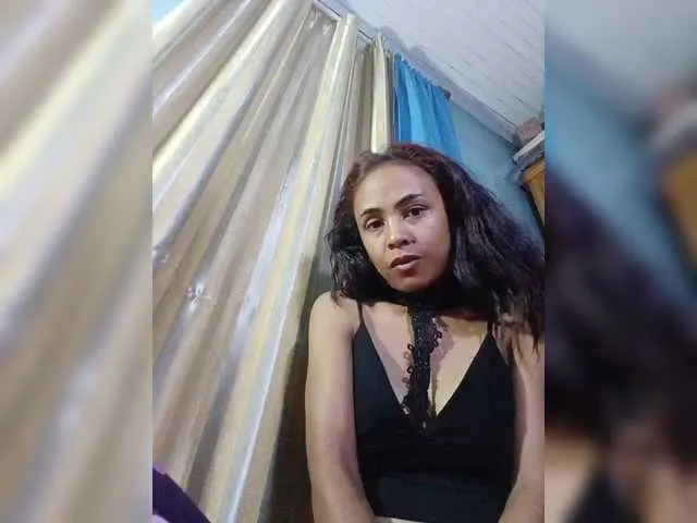 Roxanne03 from BongaCams