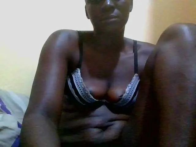 Sexylynn32 from BongaCams