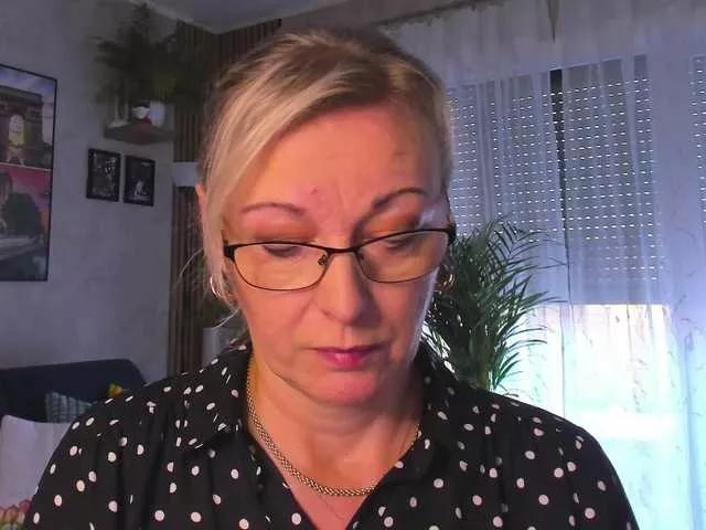 Try naked performer SoftVANESSA SoftVANESSA from BongaCams