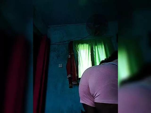 Tiania on BongaCams