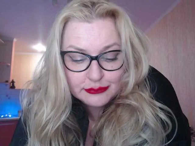 WifeyNusha from BongaCams