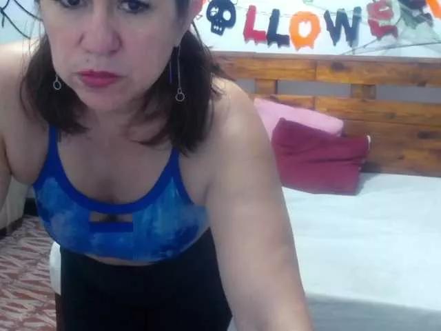 Discover sexy camslut Yeseniaa25 Yeseniaa25 from BongaCams