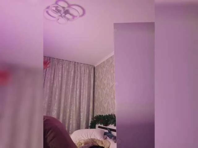 YonaBones from BongaCams