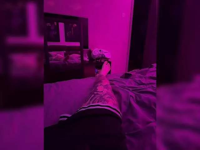 Zlnttt from BongaCams