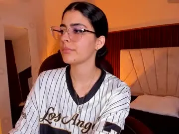 Fulfill your longing with the slutty Chaturbate stripper - _niah_ _niah_ from Chaturbate