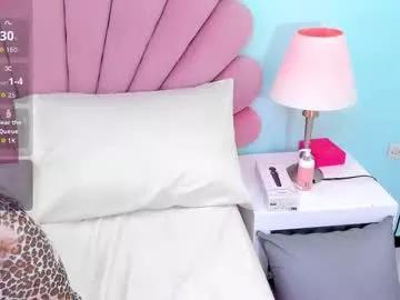 Checkout Alana_glasses, she wants to masturbate for you alana_glasses from Chaturbate