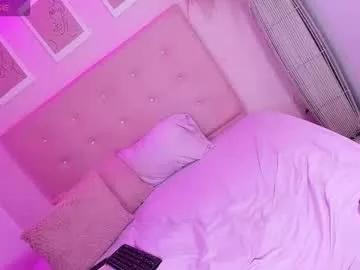 Join slutty stripper Annie_dolce_ annie_dolce_ from Chaturbate