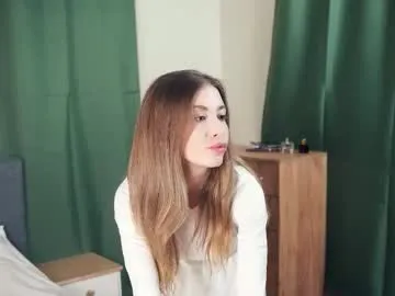 Flirtatious Artiebartash gets butt-naked and peak while being looked at artiebartash from Chaturbate