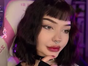 Bicurious beauty: Babyroxynill gets uncovered while fingering her pussy on camera babyroxynill from Chaturbate