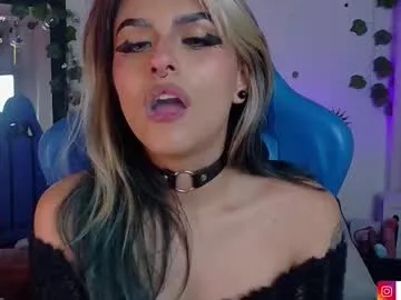 blue_kittenn from Chaturbate