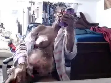 carliecreams from Chaturbate