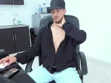 chandler_kenji from Chaturbate