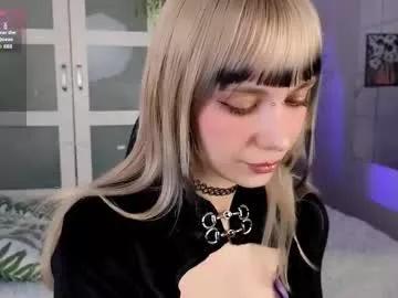 cherry_bitter from Chaturbate