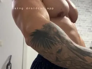 couplemuscle40 from Chaturbate