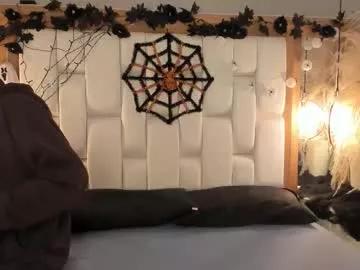 Watch sweet camwhore Daphne_and_roger daphne_and_roger from Chaturbate