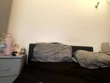 emelia_mae from Chaturbate