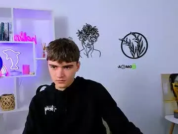 emil_lucky from Chaturbate