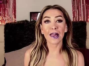 Try Chaturbate's Evelynagrey evelynagrey from Chaturbate