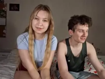 Masturbate to naked slut Floracouple floracouple from Chaturbate