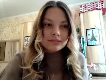 Bicurious wildness: Giuseppinasporcic gets butt-naked while fingering her coochie in public giuseppinasporcic from Chaturbate