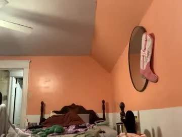 Bicurious hotness: Honeydrippinbunny gets butt-naked while massaging her coochie onwebcam honeydrippinbunny from Chaturbate