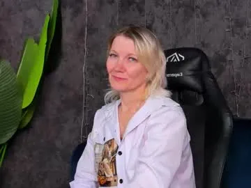 julie_lucasss from Chaturbate