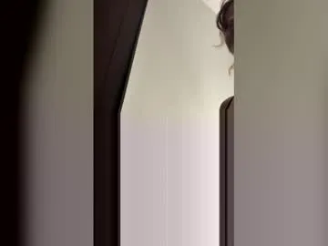 krazyred1027 from Chaturbate