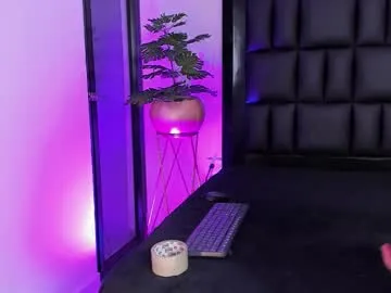 mia_roosee1 from Chaturbate