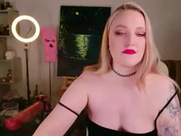 Freaky satisfaction with the curvaceous Miaunicorn from Chaturbate stripping down on video miaunicorn from Chaturbate