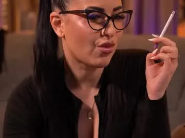 mistresskellykent from Chaturbate