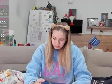 Curious Ms_foryou stripping off and peaking with her desired sex toy vibrators ms_foryou from Chaturbate