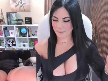naugthyelli from Chaturbate