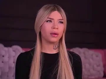 Curious Nickybennz stripping down and peaking with her favorite vibrators nickybennz from Chaturbate