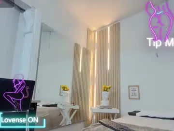 pocahontaxxx1 from Chaturbate