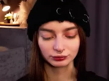 sarakinsly from Chaturbate