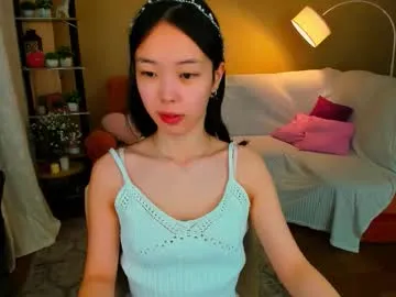 Attractive Soulharmoonyy gets naked and masturbate while being checked out soulharmoonyy from Chaturbate