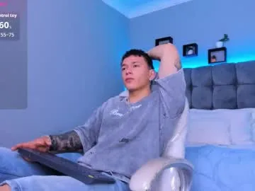 thomas_moon_ from Chaturbate