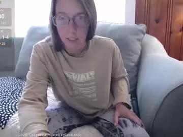 Explore Tylersands, she wants to masturbate for you tylersands from Chaturbate