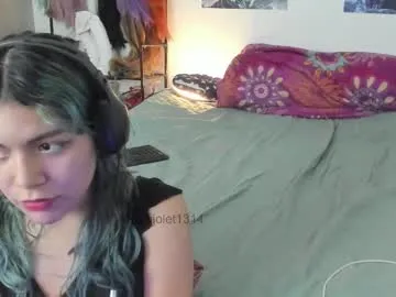 vaioletuwu from Chaturbate