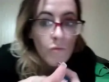 whatsheralias from Chaturbate