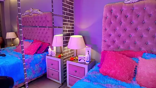 AdelaineBest from StripChat