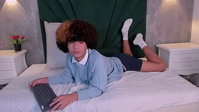 Alexiis_Etereo from StripChat