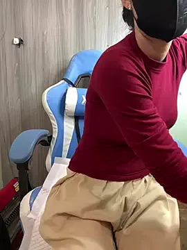 Aley-y from StripChat