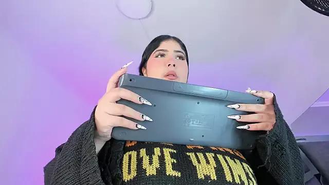 Explore StripChat's AmberiniHoffman AmberiniHoffman from StripChat