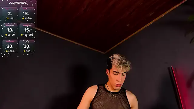 Angel_Snowhotxxx from StripChat