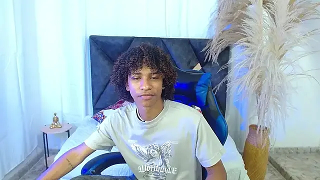 angelll18_ from StripChat