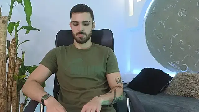 Apolo_lux1 from StripChat