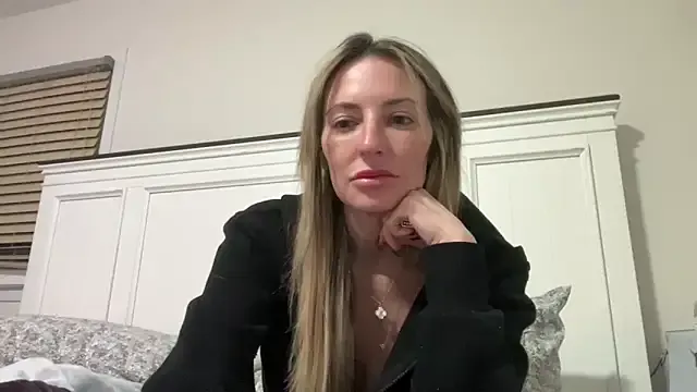 Broadcasting fantasies and naughty enjoyment with StripChat's specialised Ariestarlight ariestarlight from StripChat