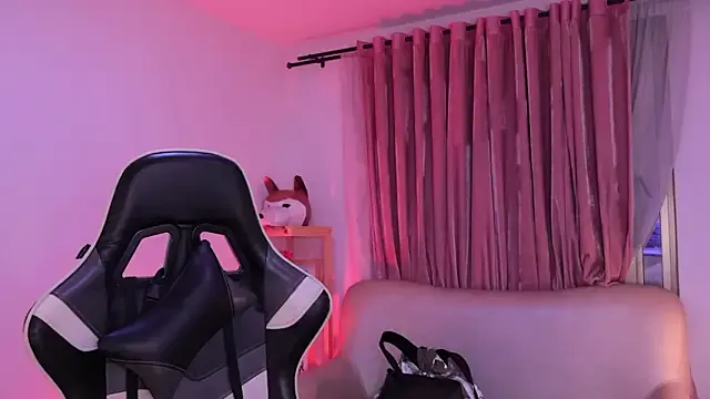 ashleyvalirya from StripChat