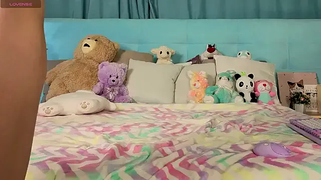 Aurora_Bennet from StripChat